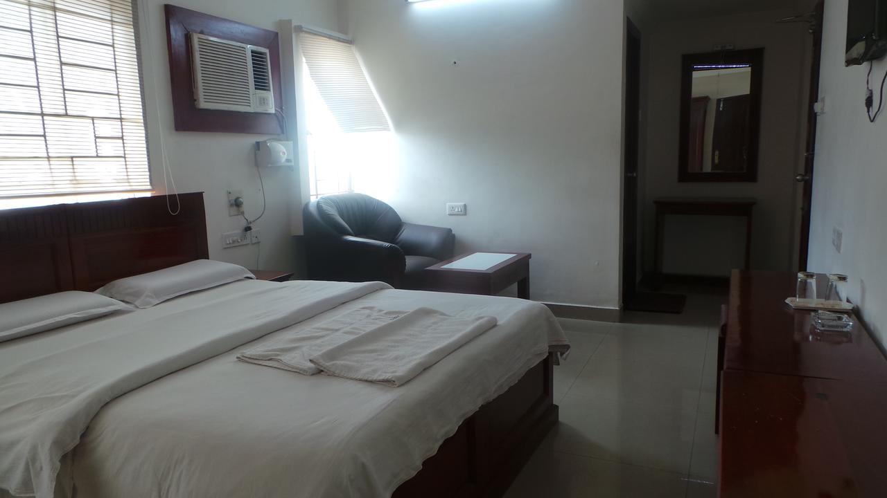 Kooloth Lake View Residency Hotel Коимбаторе Екстериор снимка