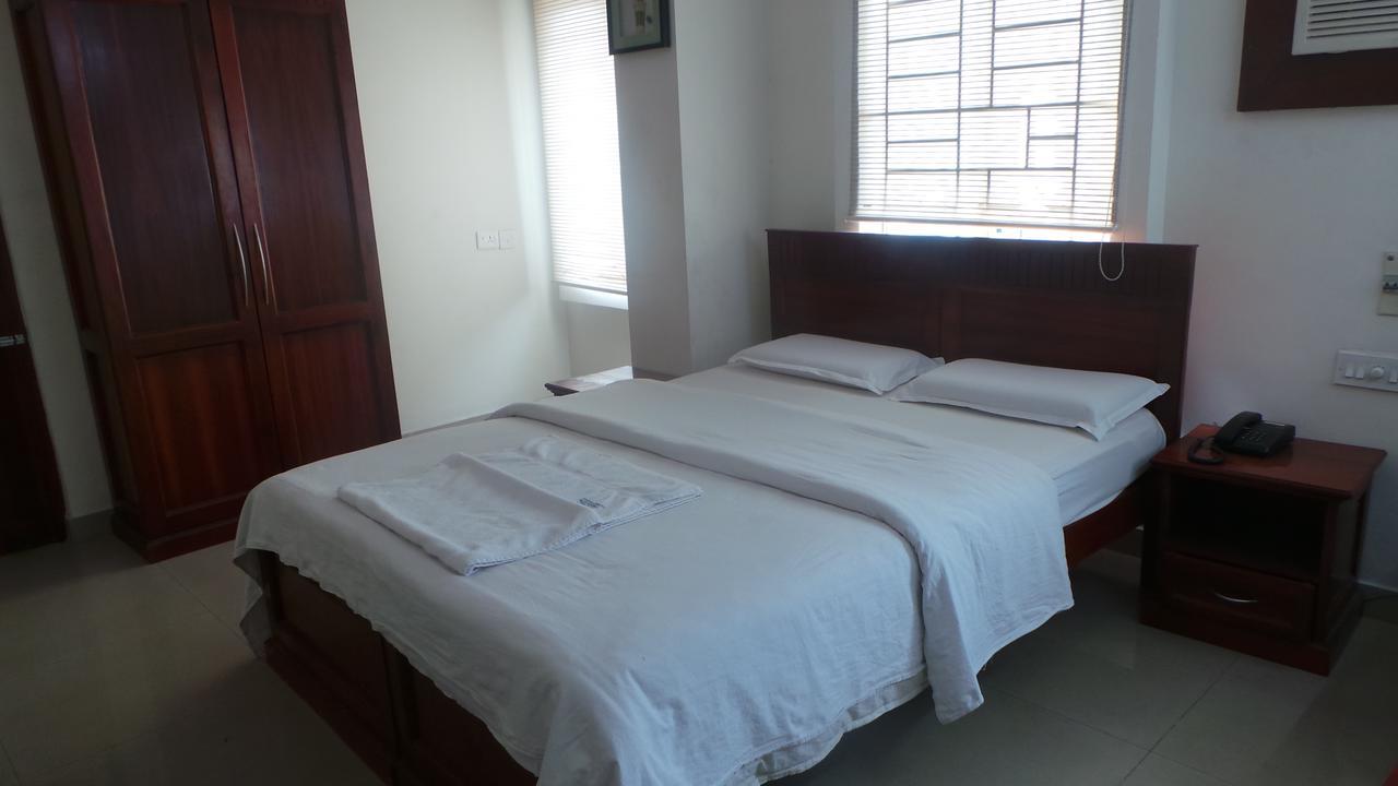 Kooloth Lake View Residency Hotel Коимбаторе Екстериор снимка