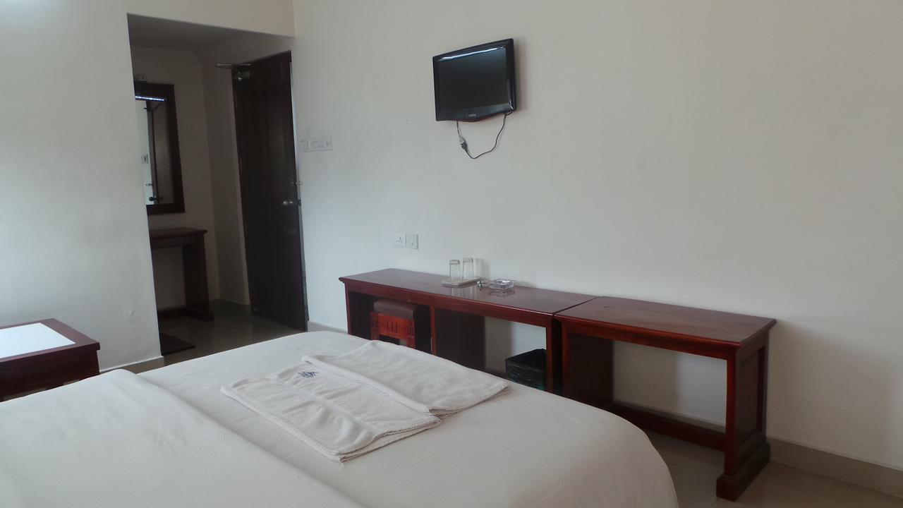 Kooloth Lake View Residency Hotel Коимбаторе Екстериор снимка